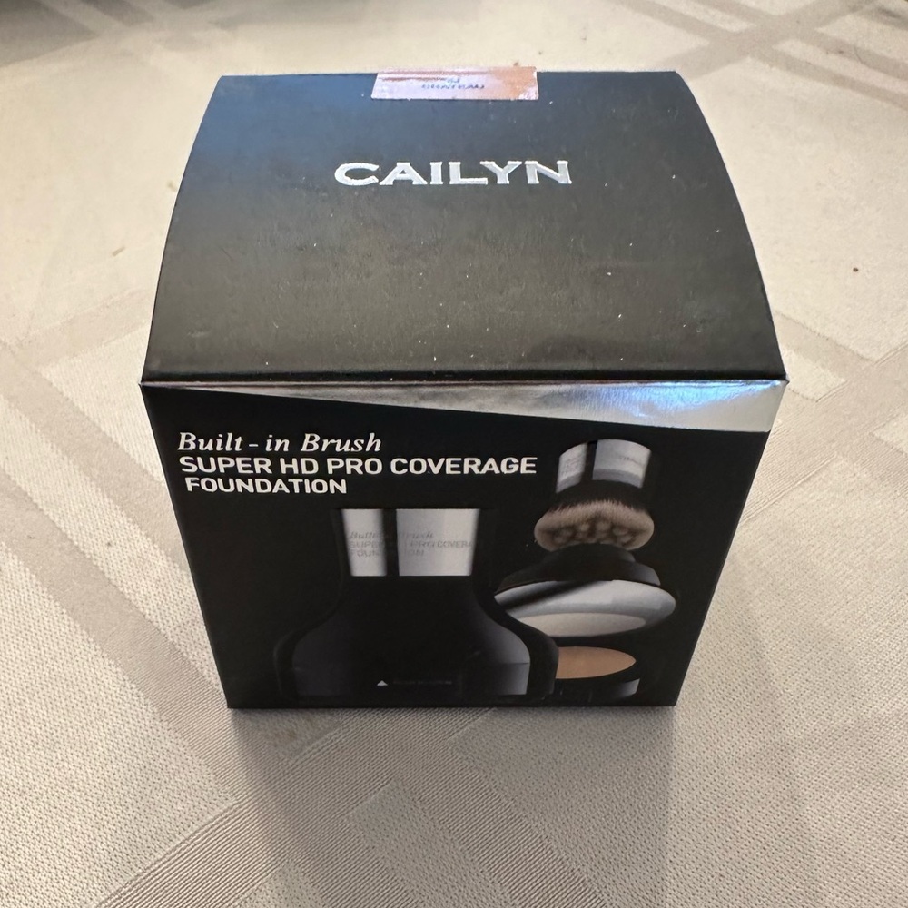 Cailyn Super HD Pro Coverage Foundation - Terra Cotta - Picture 5 of 13